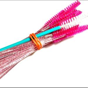 Eyelash/eyebrow brush